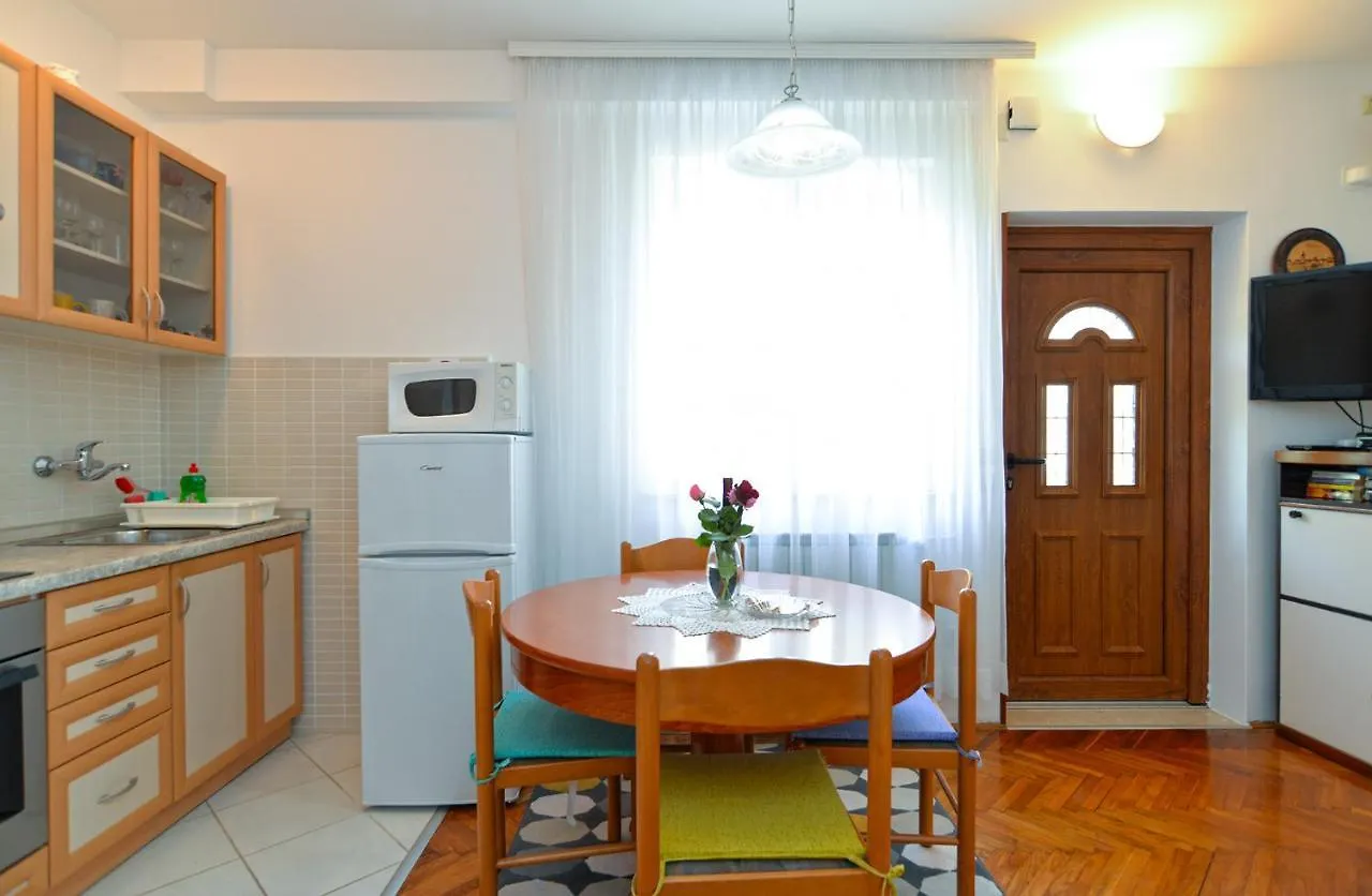 Apartments Marko 1377 Porec 0*,